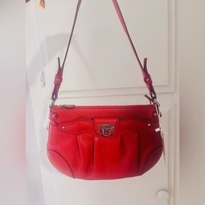 Salvatore Ferragamo shoulder/ mini bag 

Pink interior